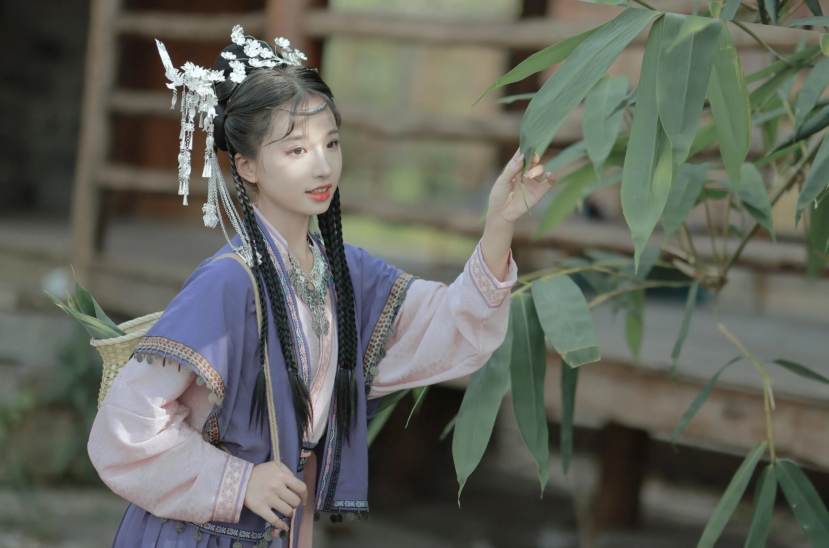 [YITUYU艺图语]2022.09.14 苗疆少女 卷卷 [22P]插图2